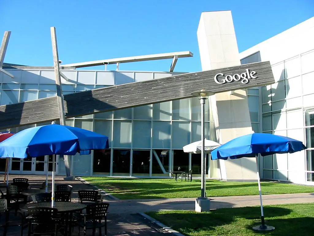 Googles-Moutain-View-Headquarters