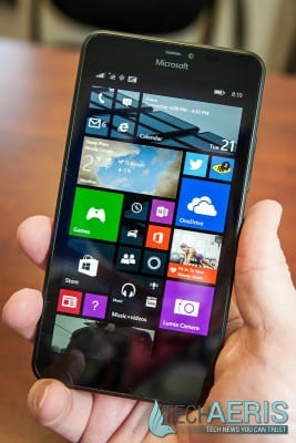 Microsoft-Lumia-640-XL-Review-Held