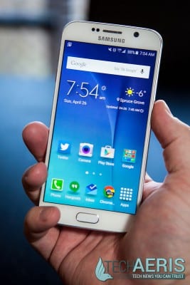 Samsung-Galaxy-S6-Review-Front-Held