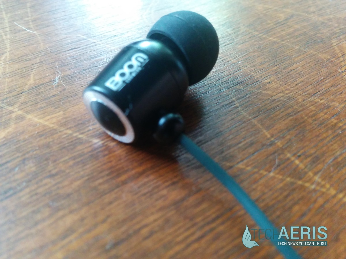 Sorry about the blur, please note the convex protuberance on the back of the earbud