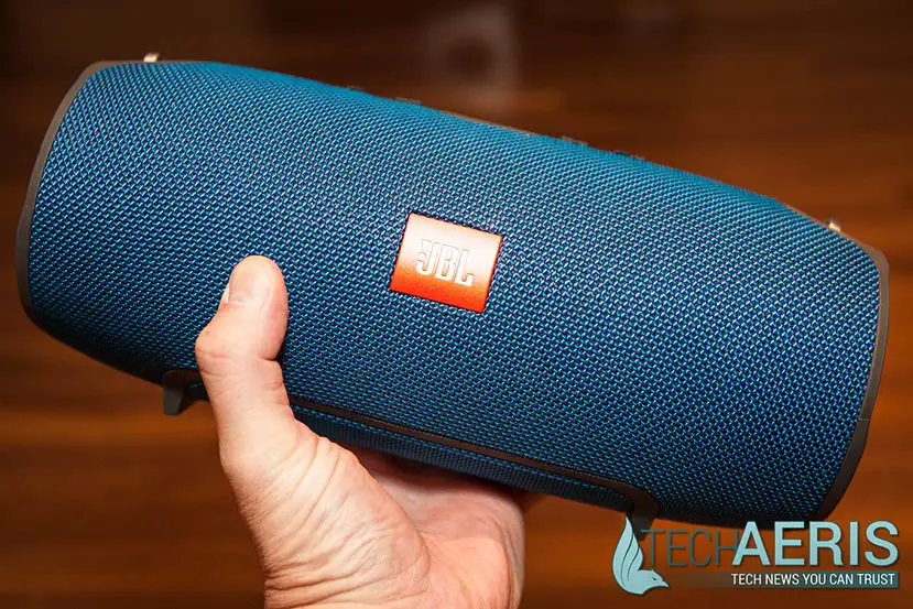 JBL-Xtreme-Review-Held
