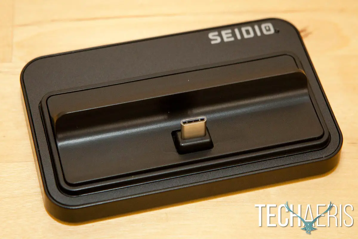 Seidio-USB-C-Desktop-Charging-Cradle-Review-01