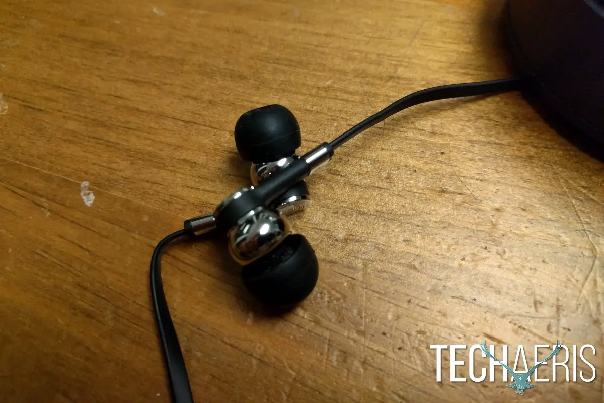 master-dynamic-me05-review-earbud-detail