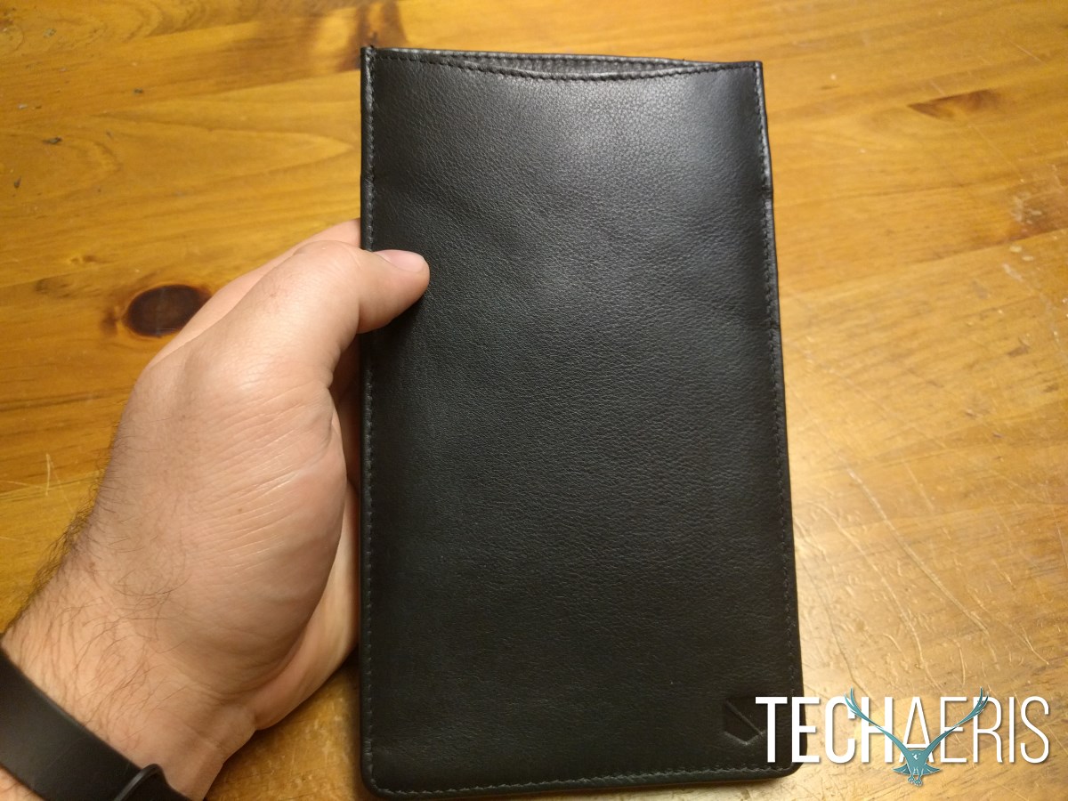 silent-pocket-review-faraday-cage-sleeve-in-hand