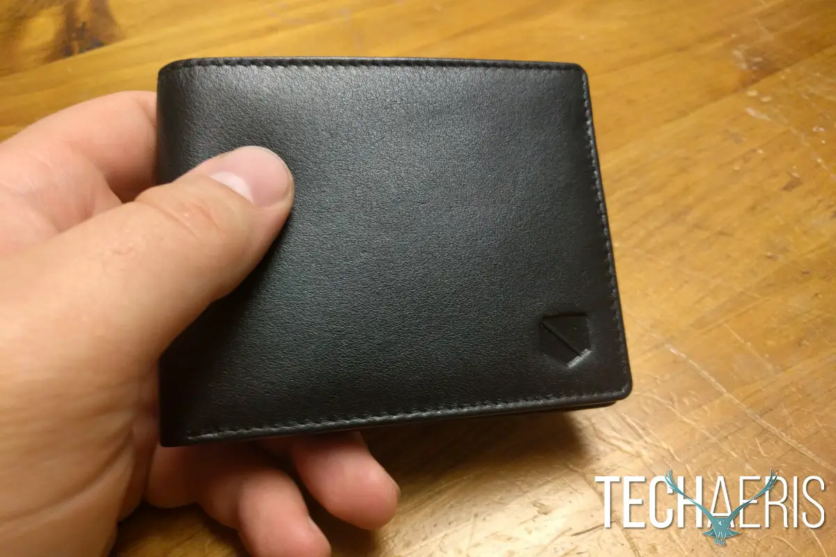 silent-pocket-review-v2-bi-fold-wallet-in-hand