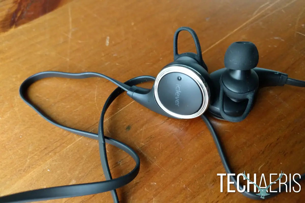 iclever-bt-wireless-headphones-ear-tip-detail