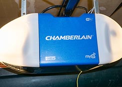 Chamberlain-WD1000WF-Wi-Fi-Garage-Door-Opener-review-box