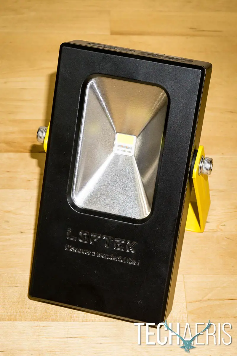 LOFTEK-15W-Portable-Floodlight-review-02