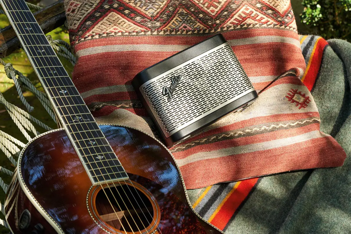 Fender-Newport-Bluetooth-Speaker-guitar