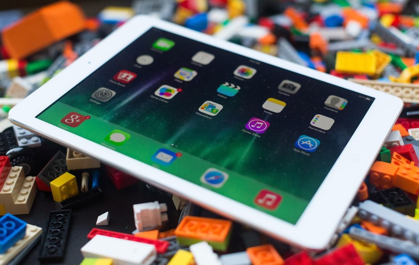 Multitasking-iPad-Air-Gary-Wang-LA-School-District-cancels-iPad-Program