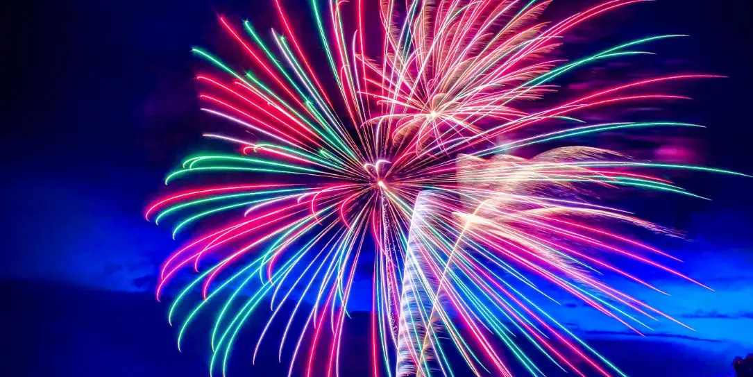 https://techaeris.com/wp-content/uploads/2014/07/fireworks.jpg?ezimgfmt=ng%3Awebp%2Fngcb1651