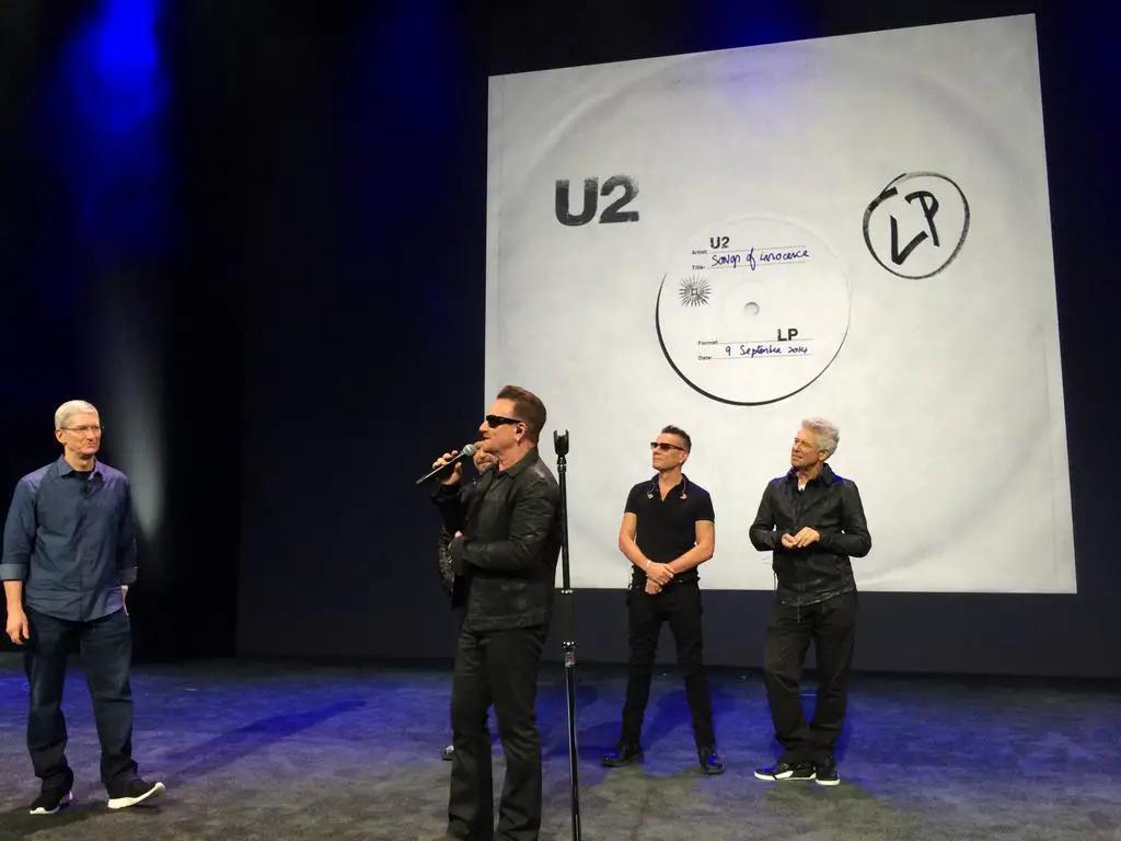 U2-Tim-Cook-Apple-iTunes