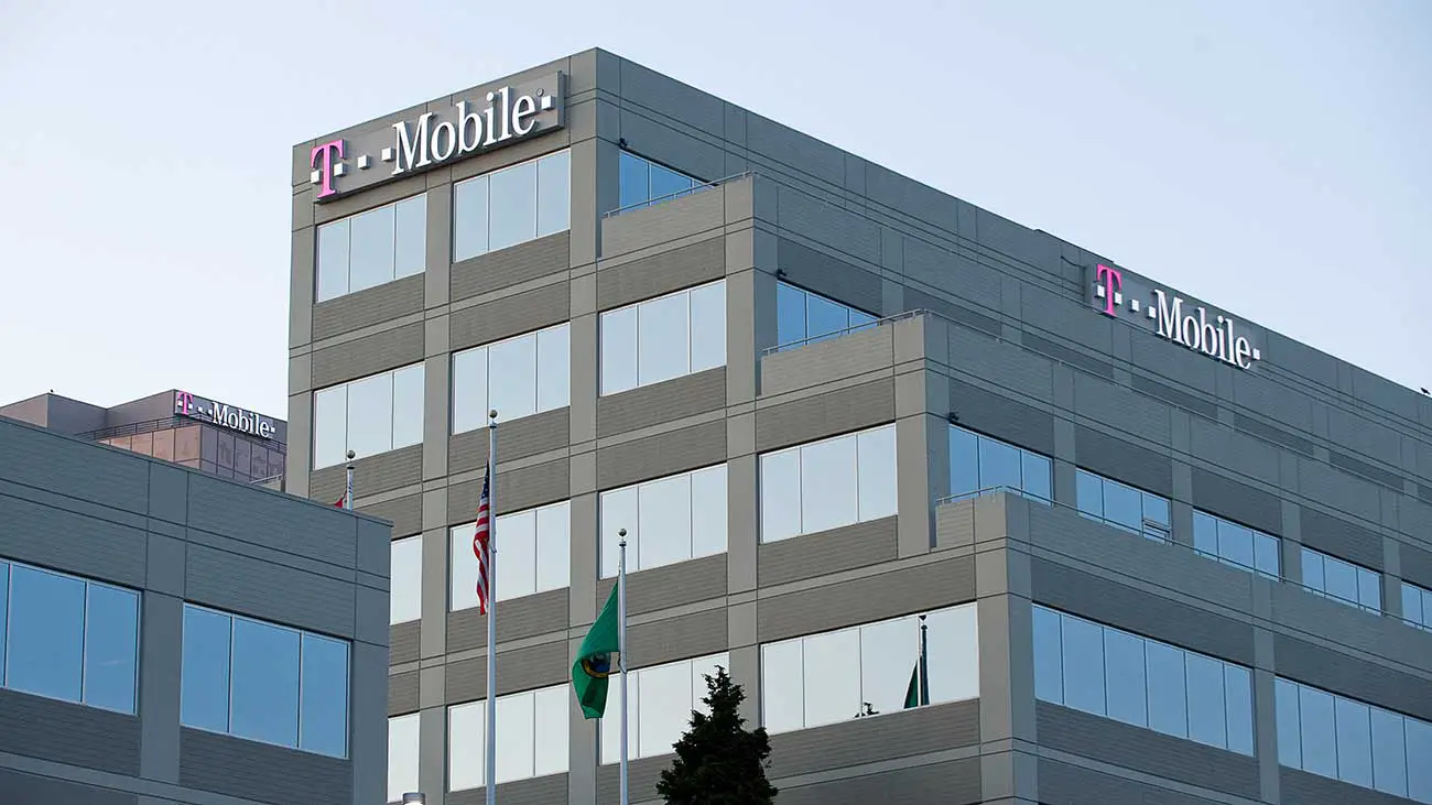 T-Mobile-Sues-Huawei-For-Alleged-Robot-Arm-Theft