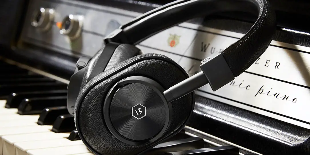 Black-MW60-Wireless-Over-Ear-Headphones