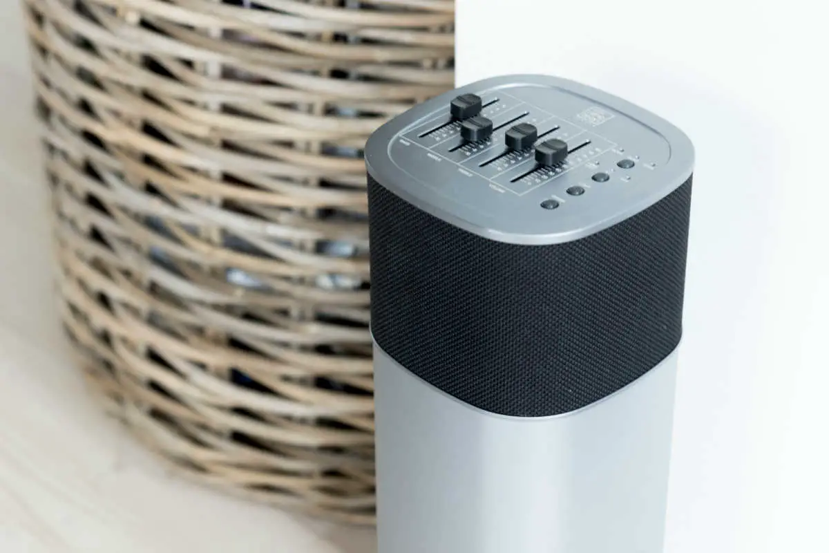 Sutdio-19-Solo-Bluetooth-Speaker