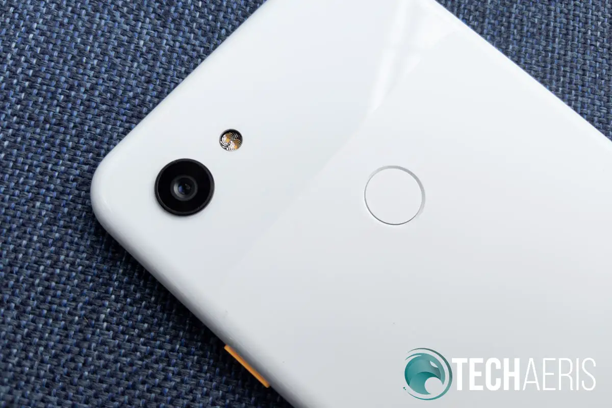 The rear-facing camera and fingerprint scanner on the Google  Pixel 3a XL
