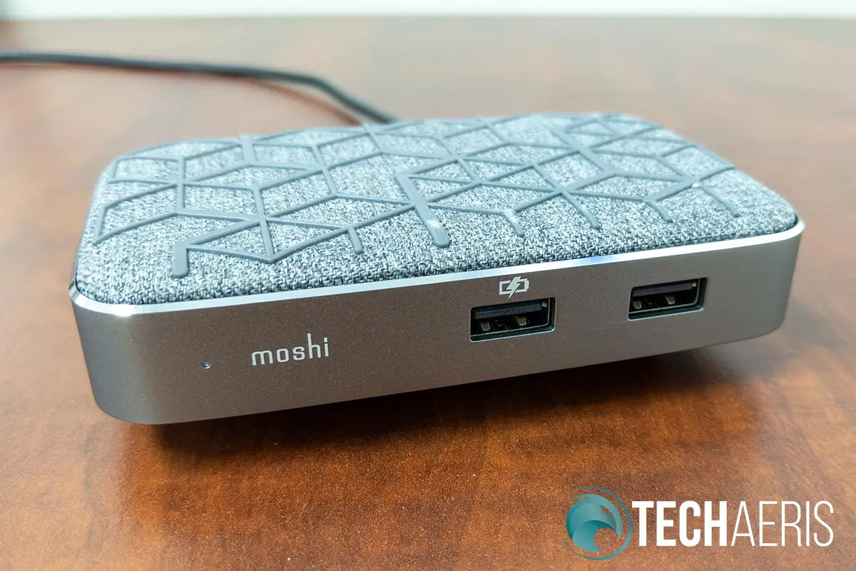 Front view of the Moshi Symbus Q