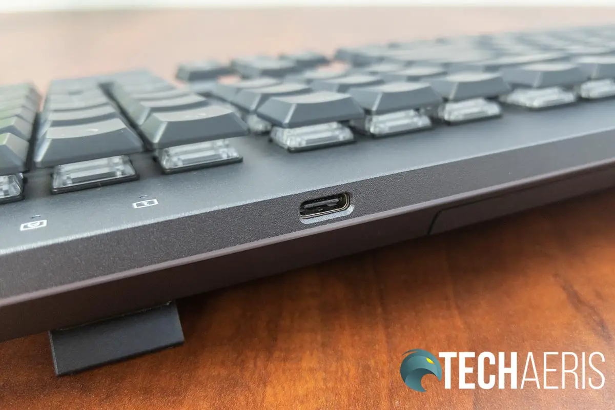 The wired USB Type-C port on the back of the Hexgears Venture mechanical keyboard