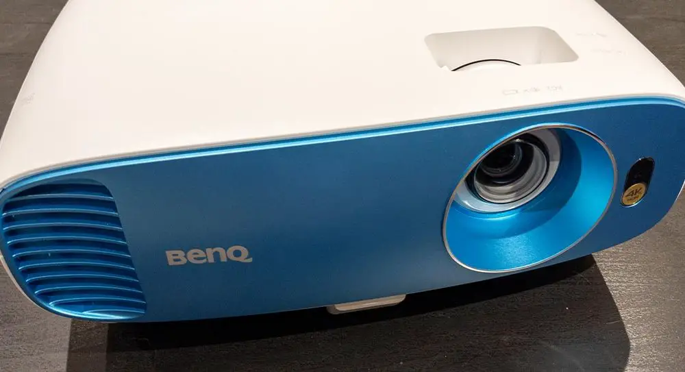 مراجعة BenQ TK800M: جهاز عرض بسعر 4K UHD بسعر معقول ومشرق للرياضات والألعاب 2