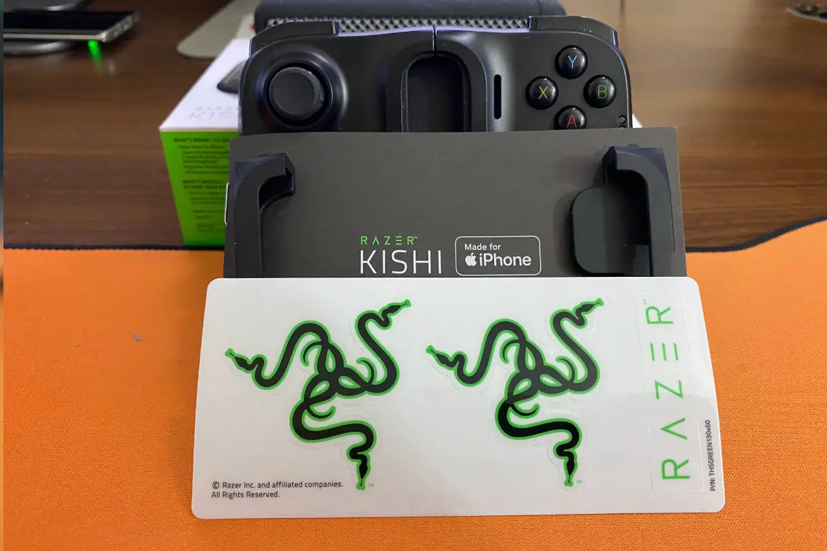 Razer Kishi for iPhone gaming control pad