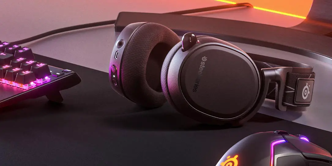 SteelSeries Arctis 9 gaming headset sitting on desk