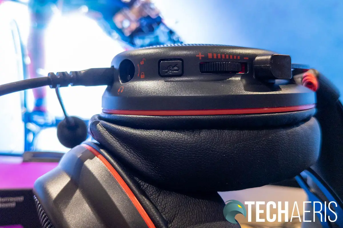 The on-ear controls on the EKSA E900 Pro Gaming Headset