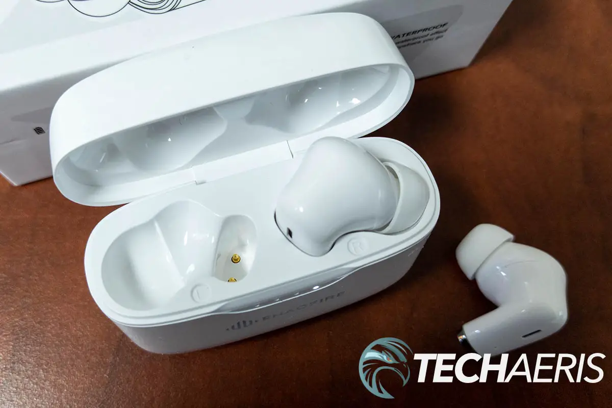 The Enacfire E90 True Wireless Stereo Earbuds and included charging case