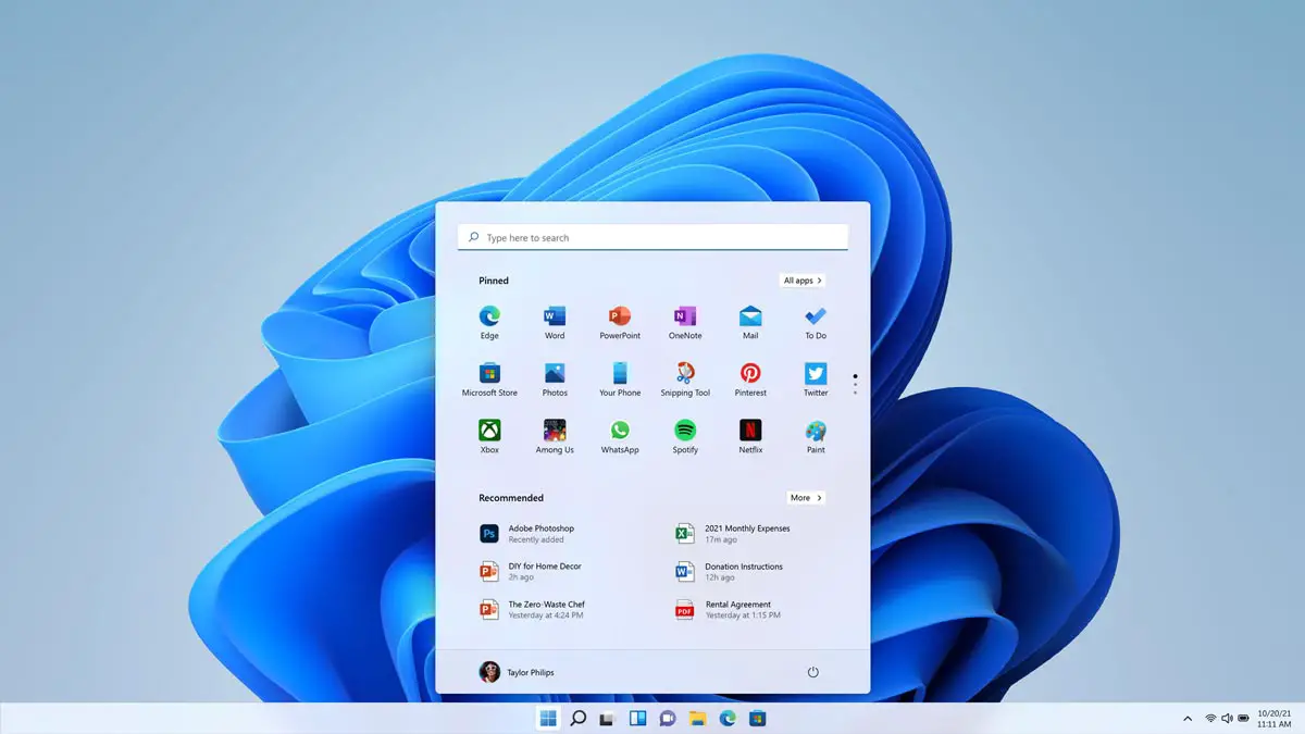 Windows 11 screenshot showing new centered Start Menu
