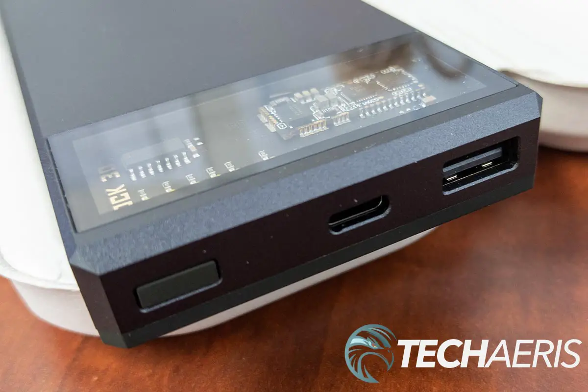The ports on the top edge of the Tegic BLOCK 30 power bank