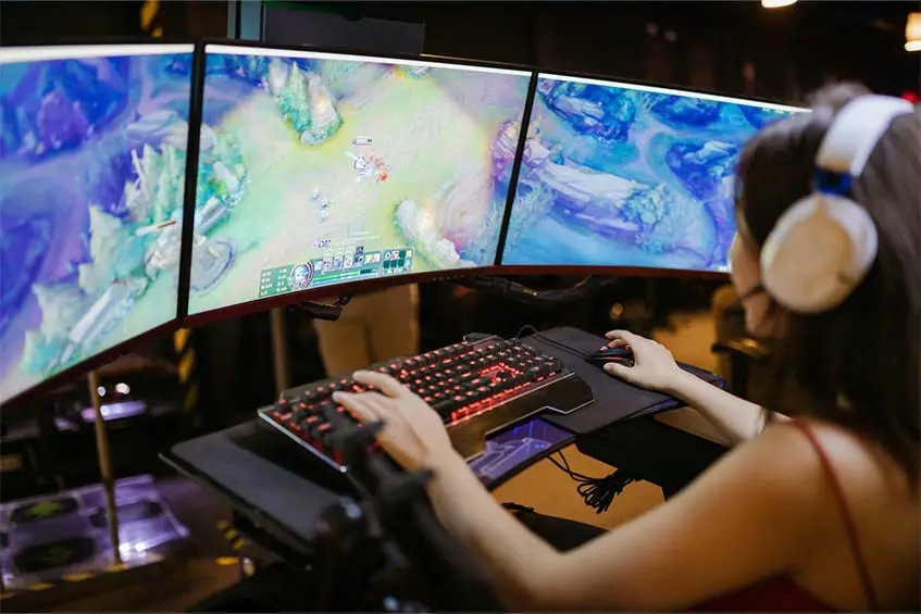 female pc gamer multiple screens