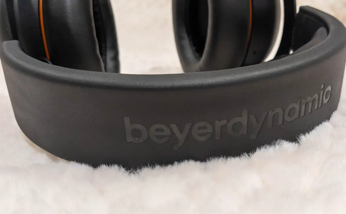 The beyerdynamic MMX 100 wired gaming headset