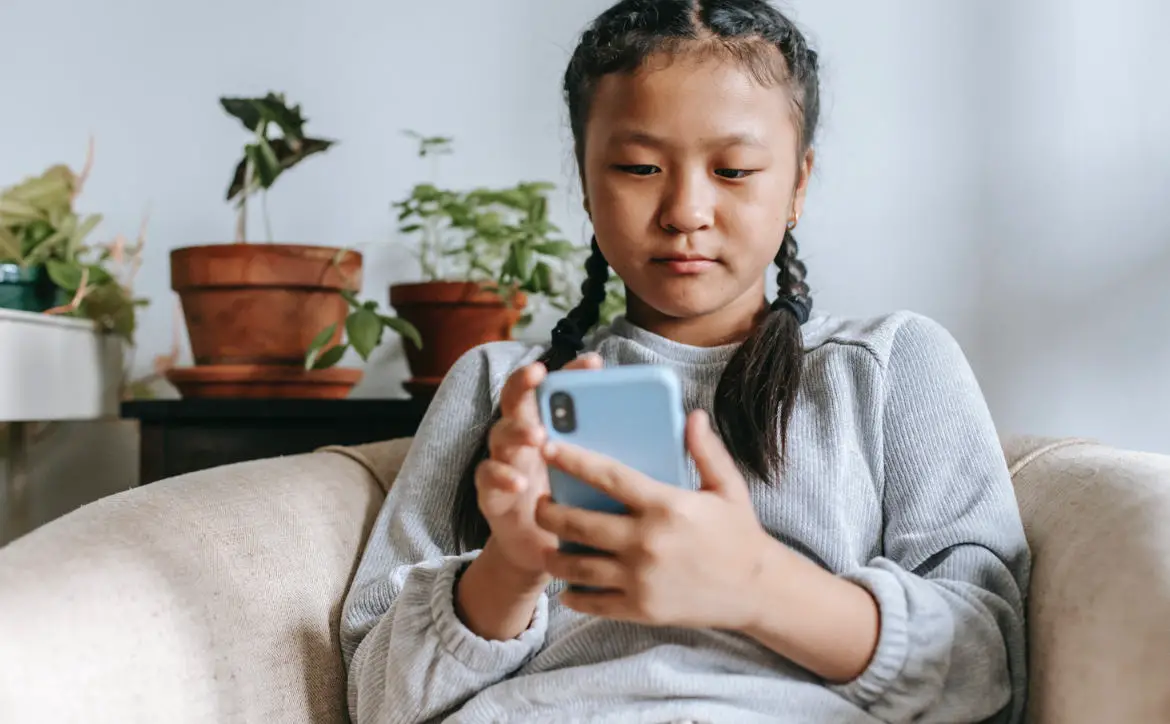 Infographic: How unlimited screen time impacts children