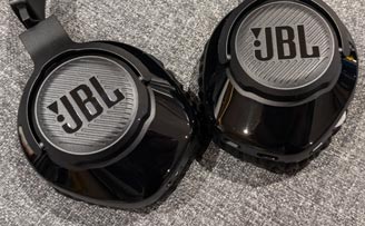 The JBL Quantum 350 Wireless gaming headset
