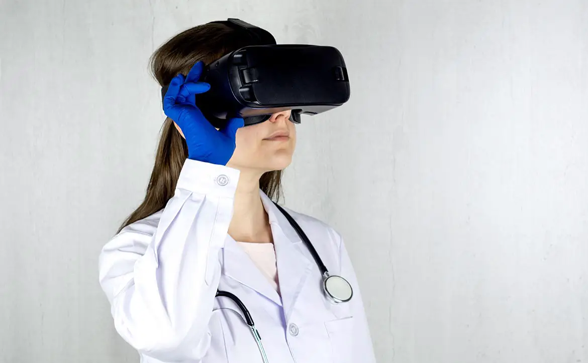 metaverse-healthcare-doctor-virtual-mixed-reality