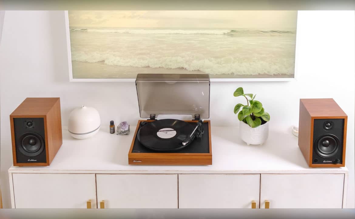 Electrohome record player and bookshelf speakers-min