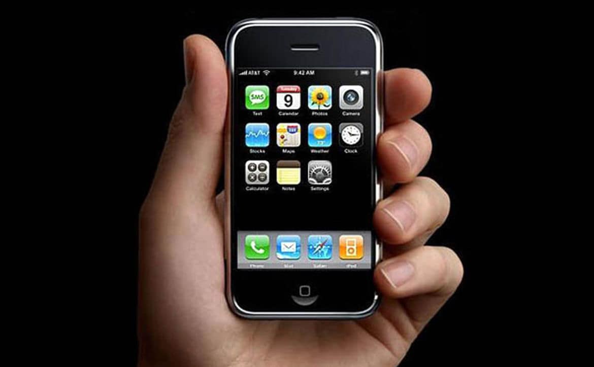 2007 Apple iPhone-min