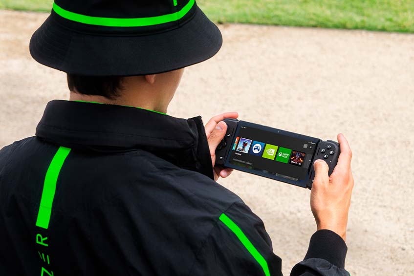 The Razer Edge 5G handheld cloud gaming device will let you game on the go with Verizon 5G