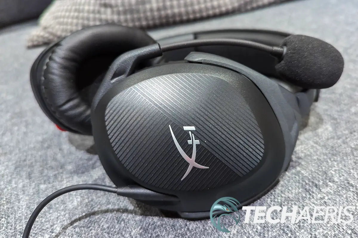 The bi-directional microphone with foam windscreen cover on the HyperX Cloud Stinger 2 wired gaming headset