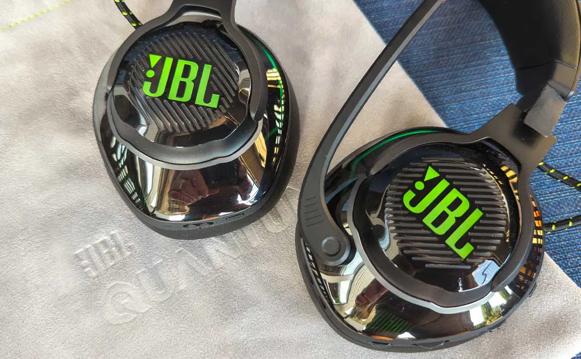 The JBL Quantum 910X Wireless gaming headset for Xbox