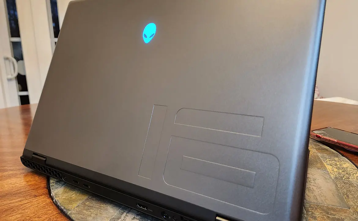 Alienware M16 R2 Gaming Laptop FI