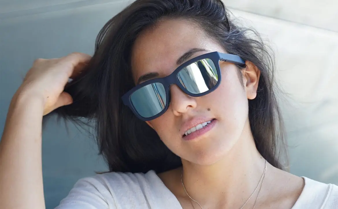 Chamelo Eyewear brings the world’s first color-changing lenses to market